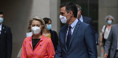 La presidenta de la Comisión, Ursula von der Leyen, y el presidente del Gobierno, Pedro Sánchez, en la presentación oficial del Plan de Recuperación.