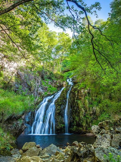 La cascada de Morlongo recuerda a una cola de caballo