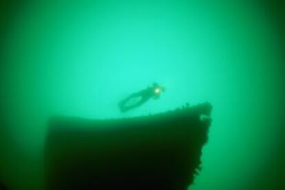 Buceo entre pecios en Scapa Flow, en las islas Orcadas (Escocia).