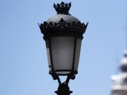 Una farola en una calle de Madrid.