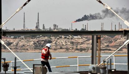 Imagen del pozo petrolero de la isla de Kharg en la costa de Irán. 