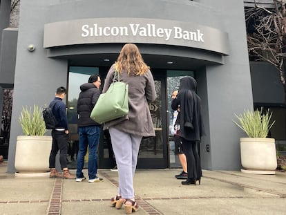 Customers in front of the headquarters of Silicon Valley Bank, after its collapse in March 2023.