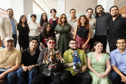 Foto da equipe de produção do filme Soy Frankelda, filme de abertura do Festival Internacional de Cinema de Guadalajara 40