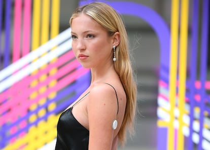 Lila Moss, daughter of Kate Moss, has Type I diabetes and has helped normalize wearing a glucose sensor.