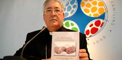 José Antonio Reig Plá, en el V Encuentro Mundial de la Familia de 2006.