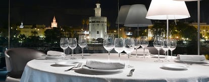 Interior del restaurante Abades Triana en Sevilla