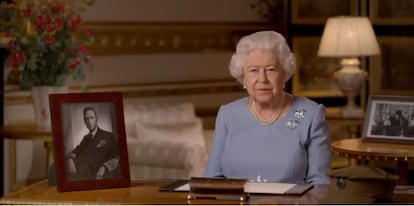 La reina Isabel II se dirige a la nación con motivo del 75 aniversario del fin de la II Guerra Mundial.

TWITTER @ROYALFAMILY
09/05/2020 