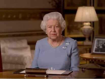La reina Isabel II se dirige a la nación con motivo del 75 aniversario del fin de la II Guerra Mundial.

TWITTER @ROYALFAMILY
09/05/2020 
