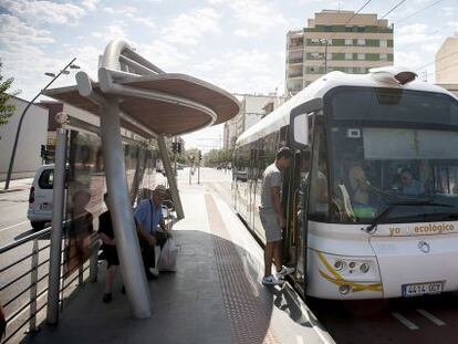 Uno de los Tram que ya circulan por la capital de La Plana. 