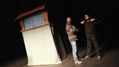 Los titiriteros, Alfonso Lázaro y Raúl García, el domingo en el Teatro del Barrio.