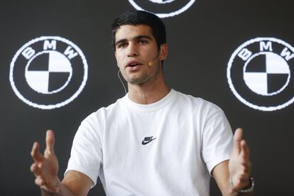 El tenista español Carlos Alcaraz, reciente ganador del Abierto de Estados Unidos y número uno más joven en la historia del circuito masculino, durante un acto publicitario del fabricante alemán BMW después de jugar el fin de semana en la fase de grupos de la Copa Davis.