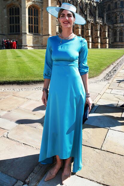 Delfina Blaquier, exmodelo y pareja del polista argentino Nacho Figueras, eligió un vestido azul de la firma pampeana Ácheval. Tanto el corte del vestido como los complementos (calzado plano) hacen de su elección una de las más modernas del evento. La pareja es amiga del príncipe Harry desde hace tiempo.