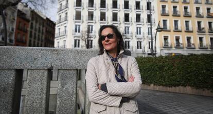 Eve Baduer is an artist and a teacher who refuses to leave the city center. “The soul of Madrid was in this neighborhood not long ago but now it has been sold.”