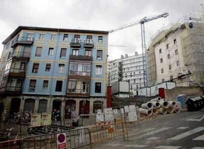 Operación de rehabilitación integral de viviendas en el barrio de Bilbao la Vieja.