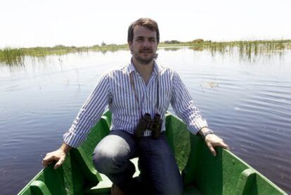 Guillermo Rein, el pasado viernes en las Tablas de Daimiel, completamente encharcadas después de estar al borde de la desaparición.