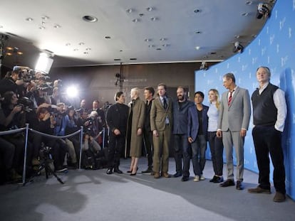 El equipo de la película de Wes Anderson (sexto por la derecha), en el Festival de Cine de de Berlín.