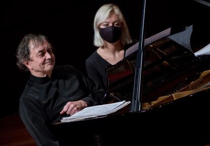Pierre-Laurent Aimard tras tocar una pieza de György Kurtág.