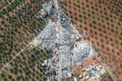 Residents searching for victims and survivors amidst the rubble of collapsed buildings following an earthquake in the village of Besnia near the twon of Harim, in Syria's rebel-held northwestern Idlib province on the border with Turkey, on February 6, 2022. 