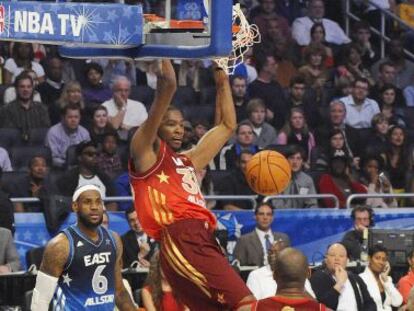 Durant realiza un mate en el partido de All Star.