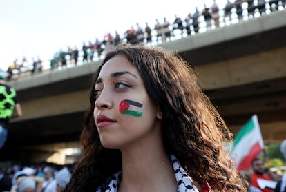 Una joven participa en una manifestación propalestina en Beirut, la capital de Líbano, este viernes. 