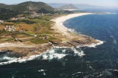 Faro y playa de Lariño, en A Coruña.