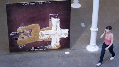 'Cuerpo' (2007), una de las piezas de la exposición de Antoni Tàpies.