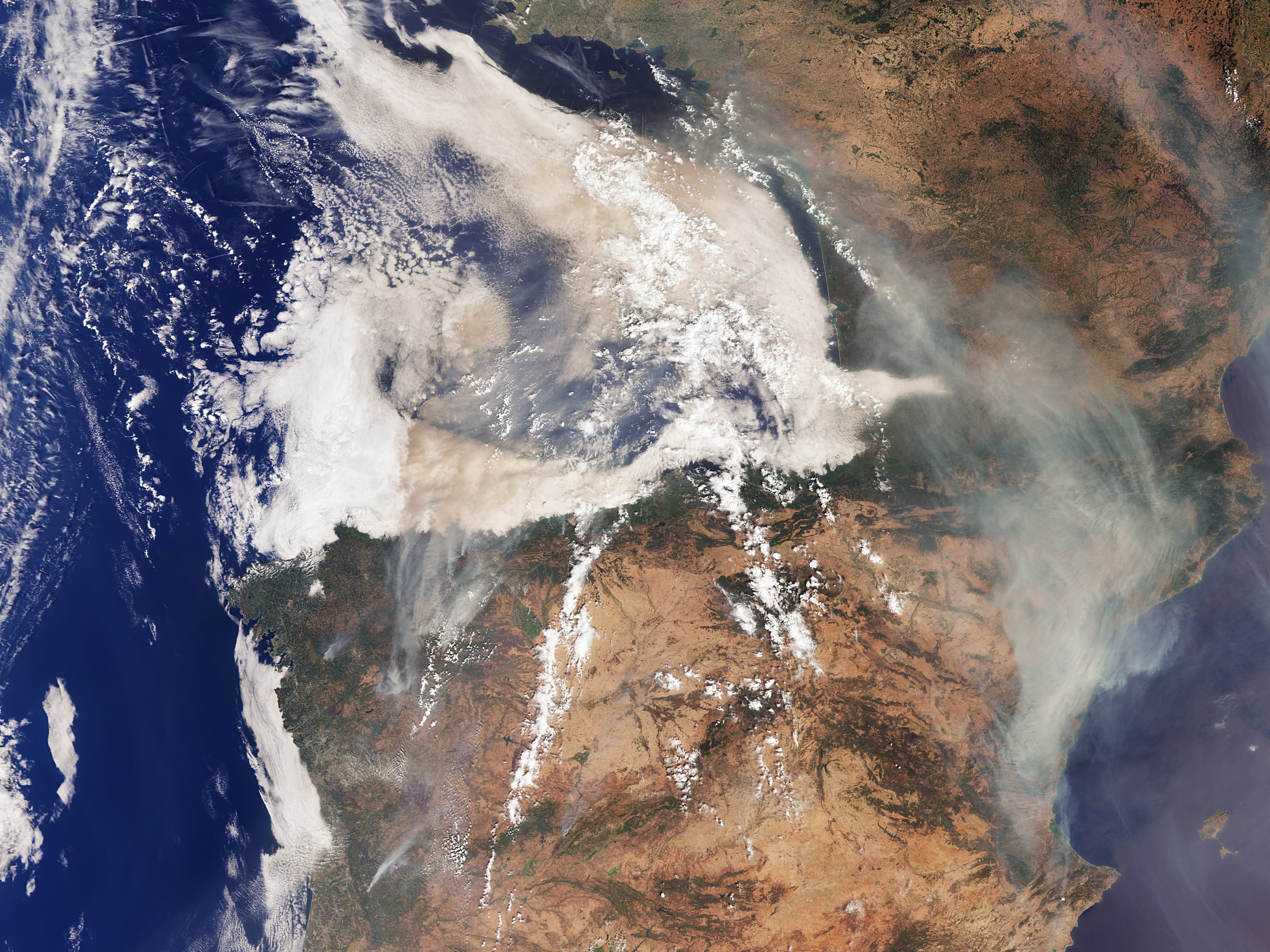 La ola de incendios en la Península dispara la superficie afectada por las llamas en la UE por encima del millón de hectáreas