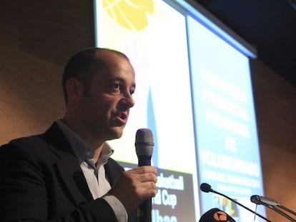 Sabin Anuzita, en la presentación de los 350 voluntarios que comienzan su formación para participar en el Mundial de Baloncesto. 