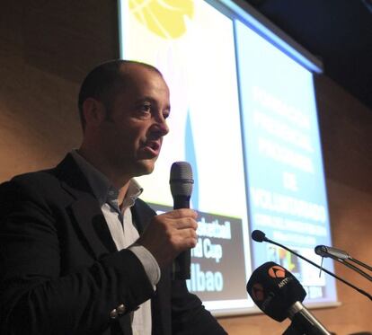 Sabin Anuzita, en la presentación de los 350 voluntarios que comienzan su formación para participar en el Mundial de Baloncesto. 