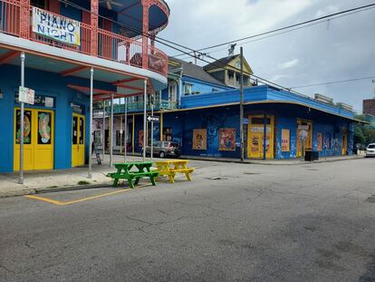 Frenchment Street, una zona muy popular de clubes en Nueva Orleans, vacía por la pandemía.