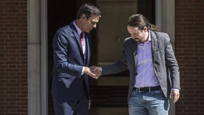 Pedro Sánchez y Pablo Iglesias en el palacio de La Moncloa. 