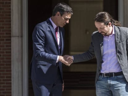 Pedro Sánchez y Pablo Iglesias en el palacio de La Moncloa. 