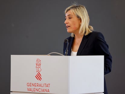 La exconsejera de Justicia e Interior, Elisa Nuñez, durante el acto de traspaso de cartera a su sucesora, Salomé Pradas, en julio del año pasado.