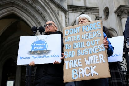 Manifestantes contra Thames Water, el 17 de diciembre en Londres.