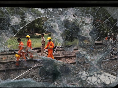 El accidente del tren de la India, en imágenes