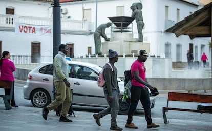 A group of migrants in Albuñol (Granada), one of Vox's strongholds.