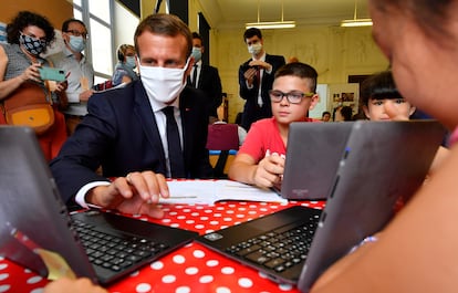 Emmanuel Macron, el pasado viernes en una escuela de Condom, en el suroeste de Francia.
