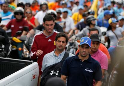 Hernique Capriles rumbo a un mitin el pasado 1 de diciembre