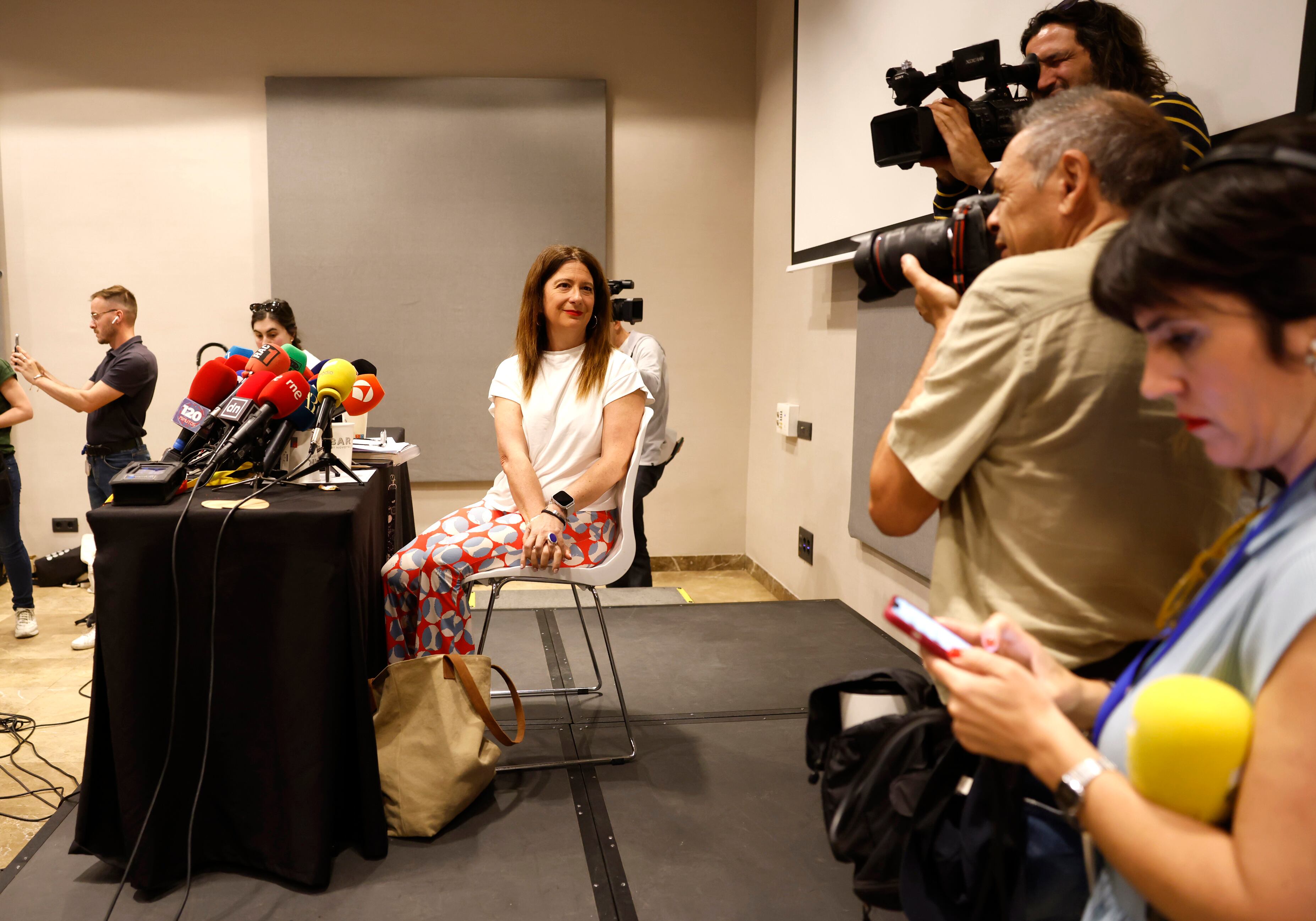 Leire Díez llega con adelanto al hotel de su comparecencia