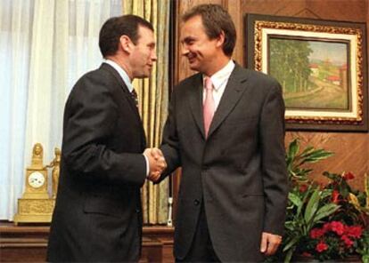 Juan José Ibarretxe y José Luis Rodríguez Zapatero, en septiembre de 2001.