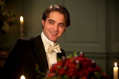 Fotograma de 'Bel Ami' con Robert Pattinson.