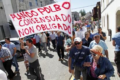 Manifestación el pasado sábado contra la normativa del pulpo por las calles de Ribeira.