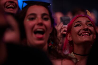 Primeras filas de un concierto que congregó a 70.000 personas.