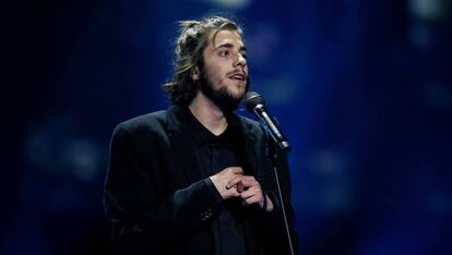 El cantante Salvador Sobral durante su actuaci&oacute;n en el festival de Eurovisi&oacute;n de 2016.