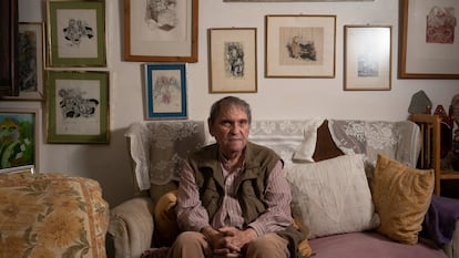 El poeta Rafael Cadenas, en su apartamento de Caracas, Venezuela, el 11 de noviembre de 2022.