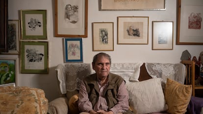 El poeta Rafael Cadenas, en su apartamento de Caracas, Venezuela, el 11 de noviembre de 2022.