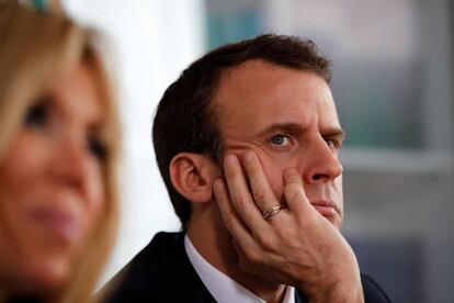 El presidente francés, Emmanuel Macron,  y su esposa, Brigitte.