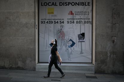 Local comercial en alquiler en la calle Ferran, de Barcelona.