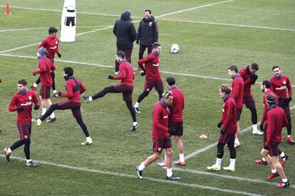 Los jugadores del Atleti durante un entrenamiento.