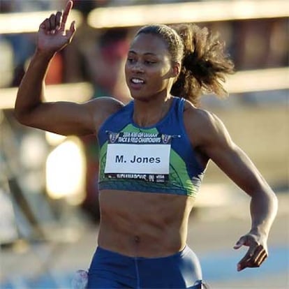 Marion Jones, en el momento de cruzar la meta.